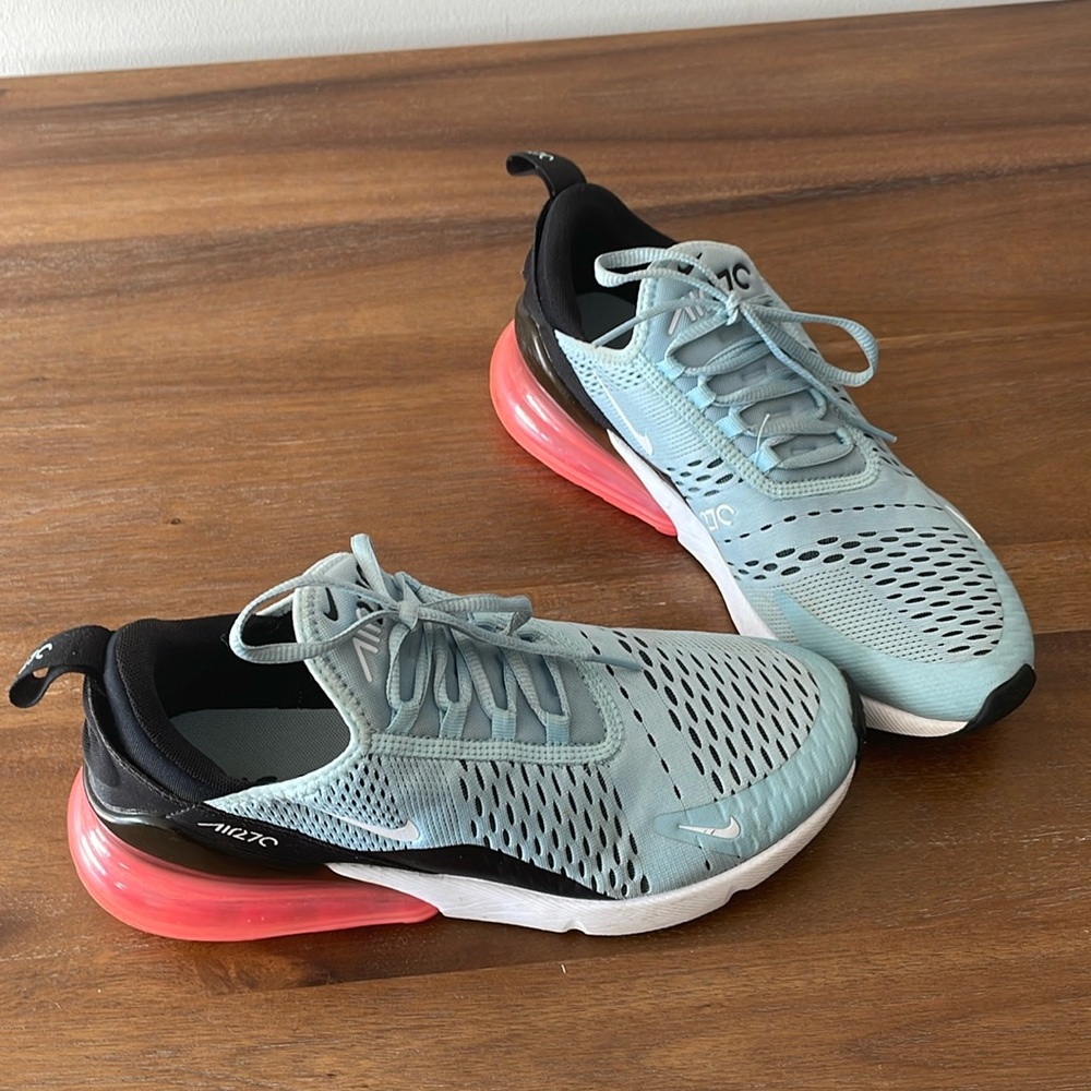Nike Air 270 women’s sneaker